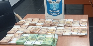 sinir-kapisinda-beyan-edilmemis-86-bin-260-euro-ele-gecirildi-dcN5CbpA.jpg
