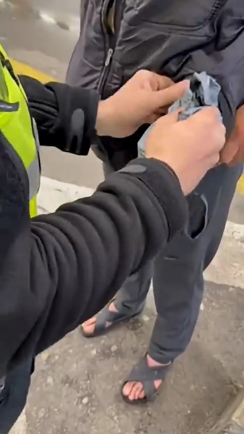 sinir kapisinda cebine sakladigi botoks maddesiyle yakalandi 3 Gcli5DD2