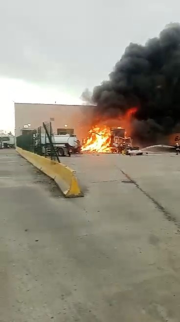 sinirda korkutan patlama tir kule dondu 1 wuBQSt6p