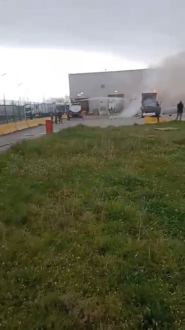 sinirda korkutan patlama tir kule dondu 2 gOt4EKkg