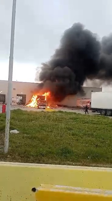 sinirda korkutan patlama tir kule dondu 3 h9izkL5B