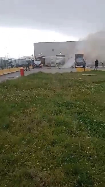 sinirda korkutan patlama tir kule dondu 6 FupqUXZa