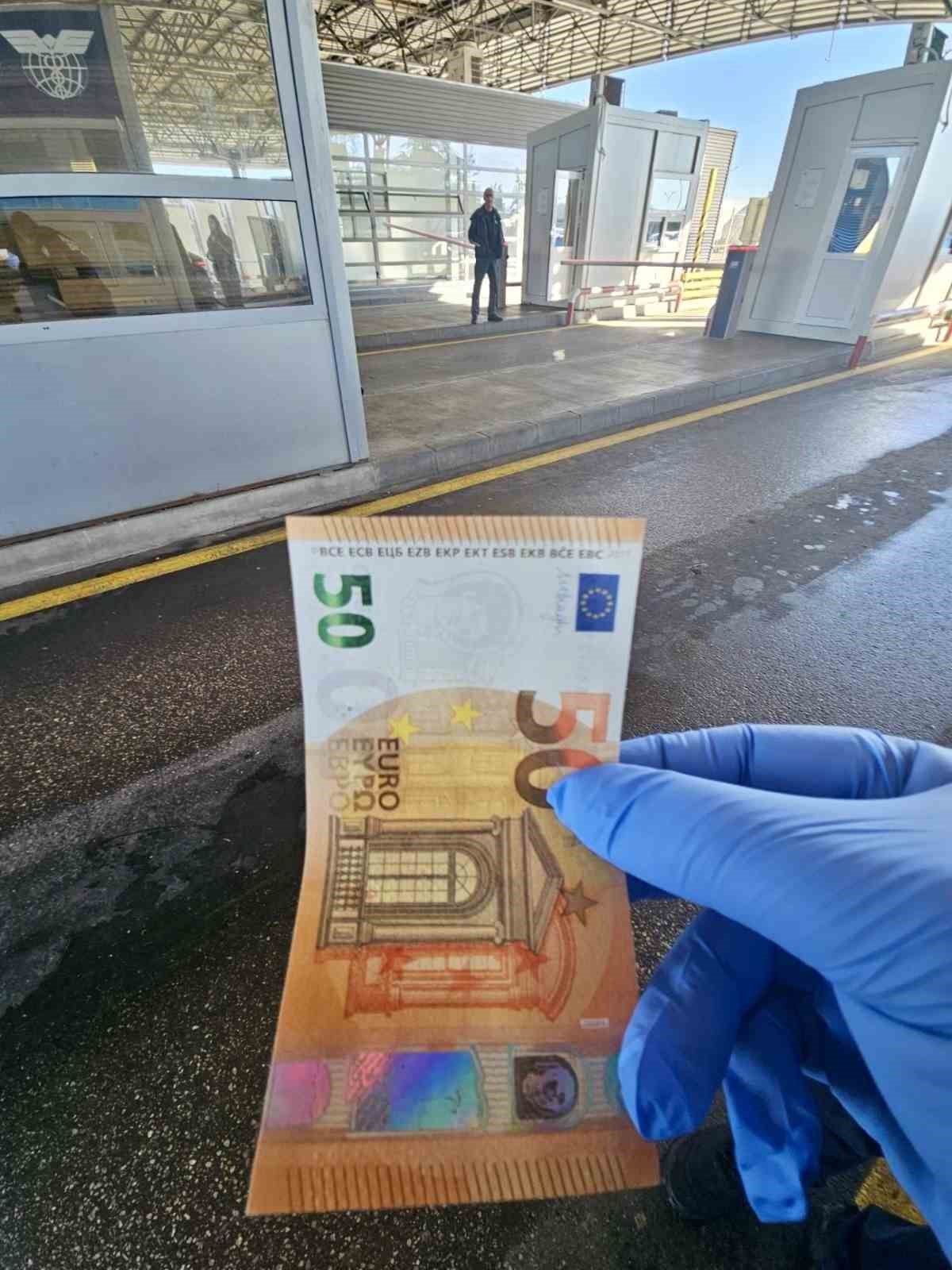 sinirda sahte euro ele gecirildi bulgar surucu gozaltinda 3 rzOAYTZO