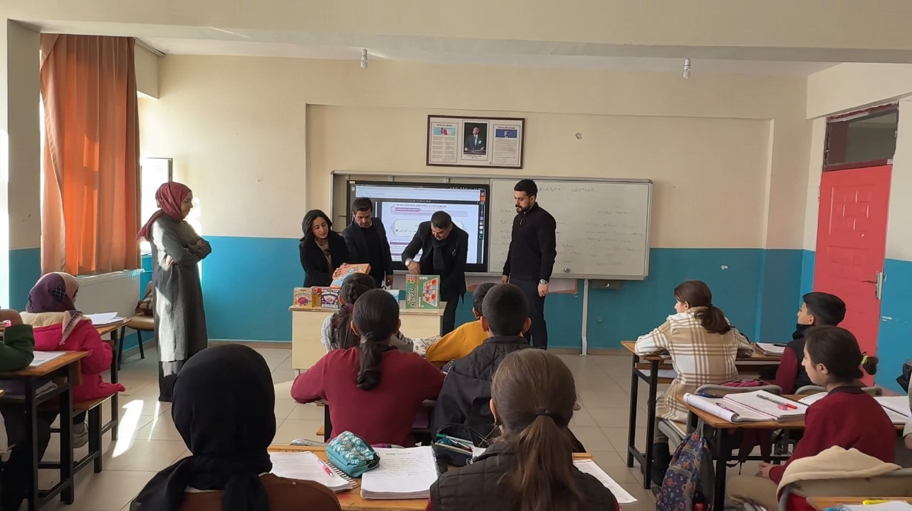 sinirdaki ogrencilere akil ve zeka oyunlari destegi 2 cTImkY53