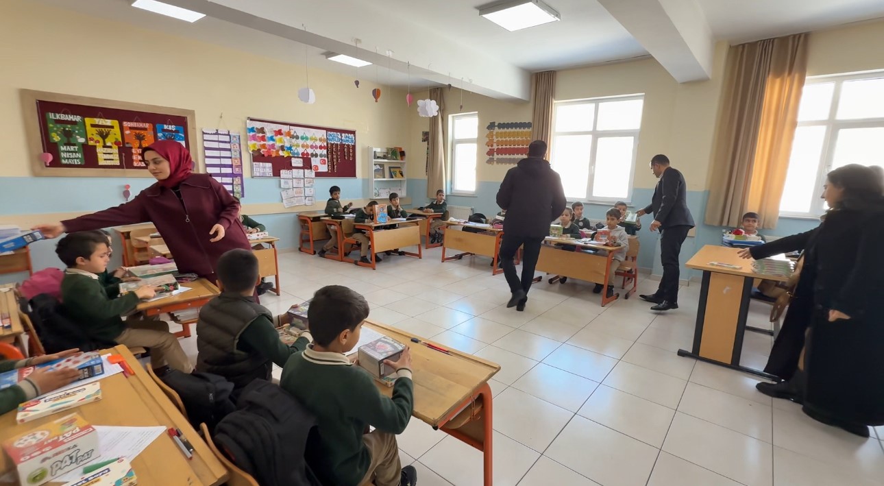 sinirdaki ogrencilere akil ve zeka oyunlari destegi 3 eES5TPCr