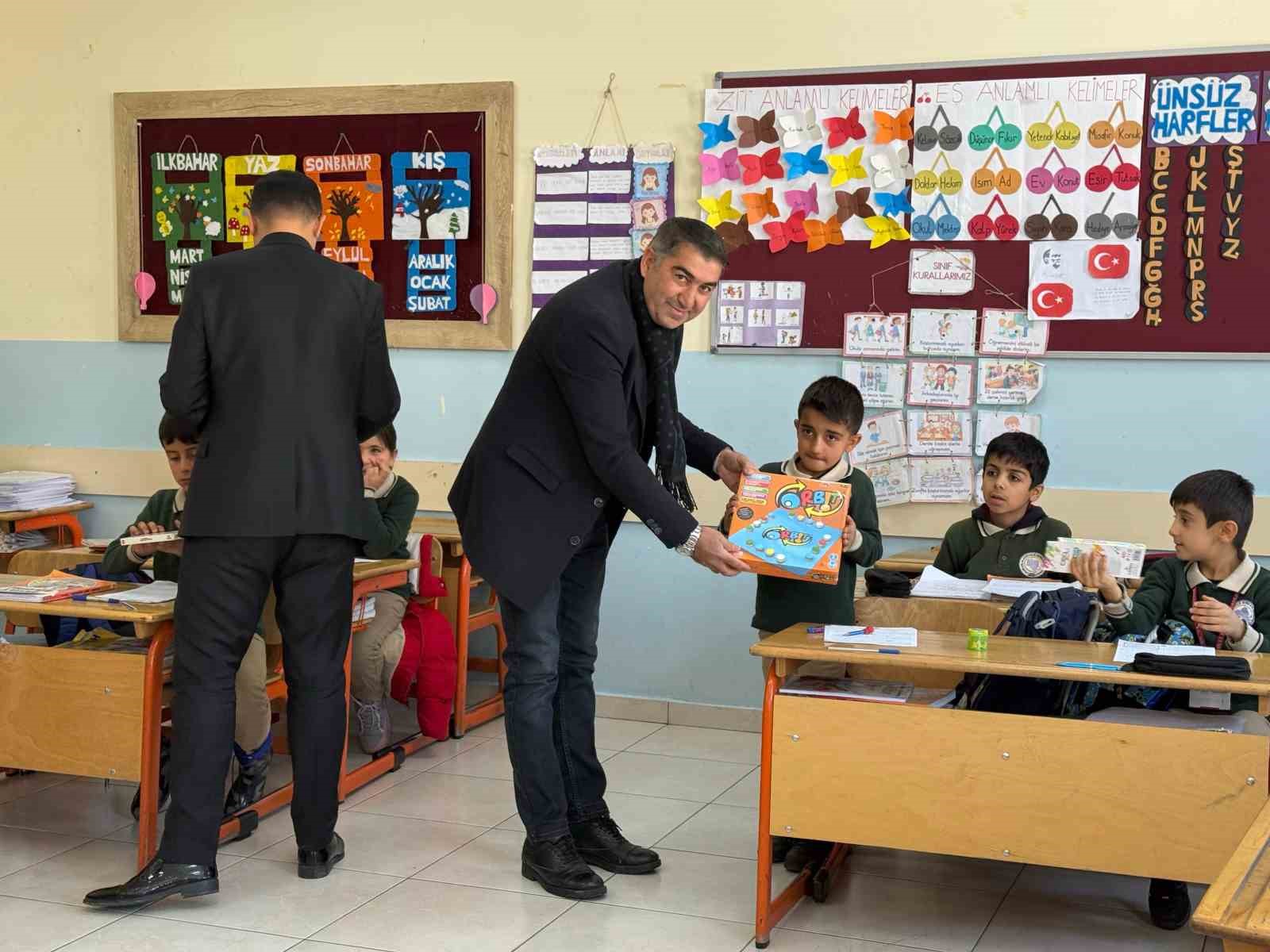 sinirdaki ogrencilere akil ve zeka oyunlari destegi 5