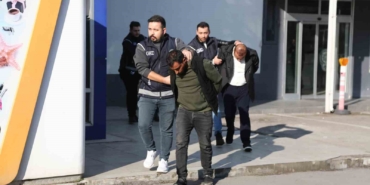 siniri-4-bin-dolara-geciyorlarmis-gocmen-kacakcisi-4-supheli-tutuklandi-K2WpLMbW.jpg