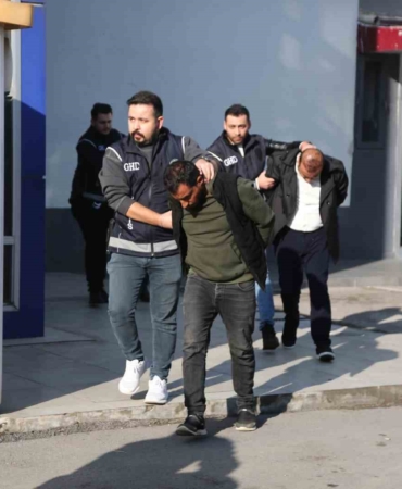 siniri-4-bin-dolara-geciyorlarmis-gocmen-kacakcisi-4-supheli-tutuklandi-K2WpLMbW.jpg