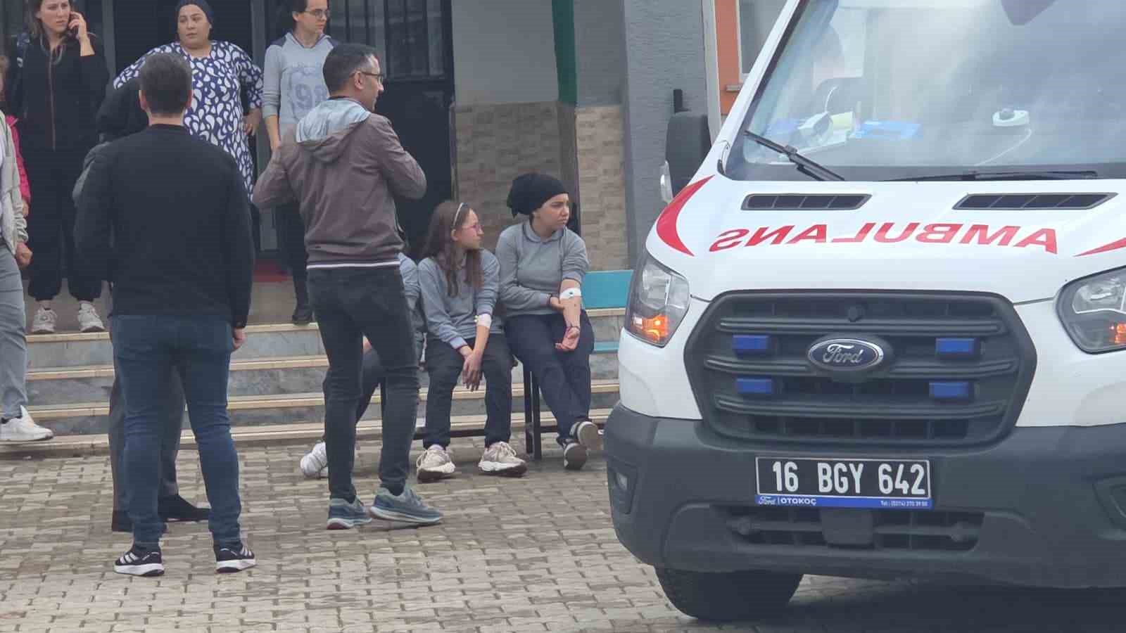 sinitzel ve makarna yiyen ogrenciler hastaneye kaldirildi 20 ogrenci ambulansla sevk edildi 4 XXXiszNX