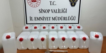 sinopta-2025-yilinda-2-bin-400-litre-sahte-alkol-ele-gecirildi-OOs4zLpT.jpg