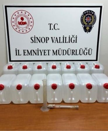 sinopta-2025-yilinda-2-bin-400-litre-sahte-alkol-ele-gecirildi-OOs4zLpT.jpg
