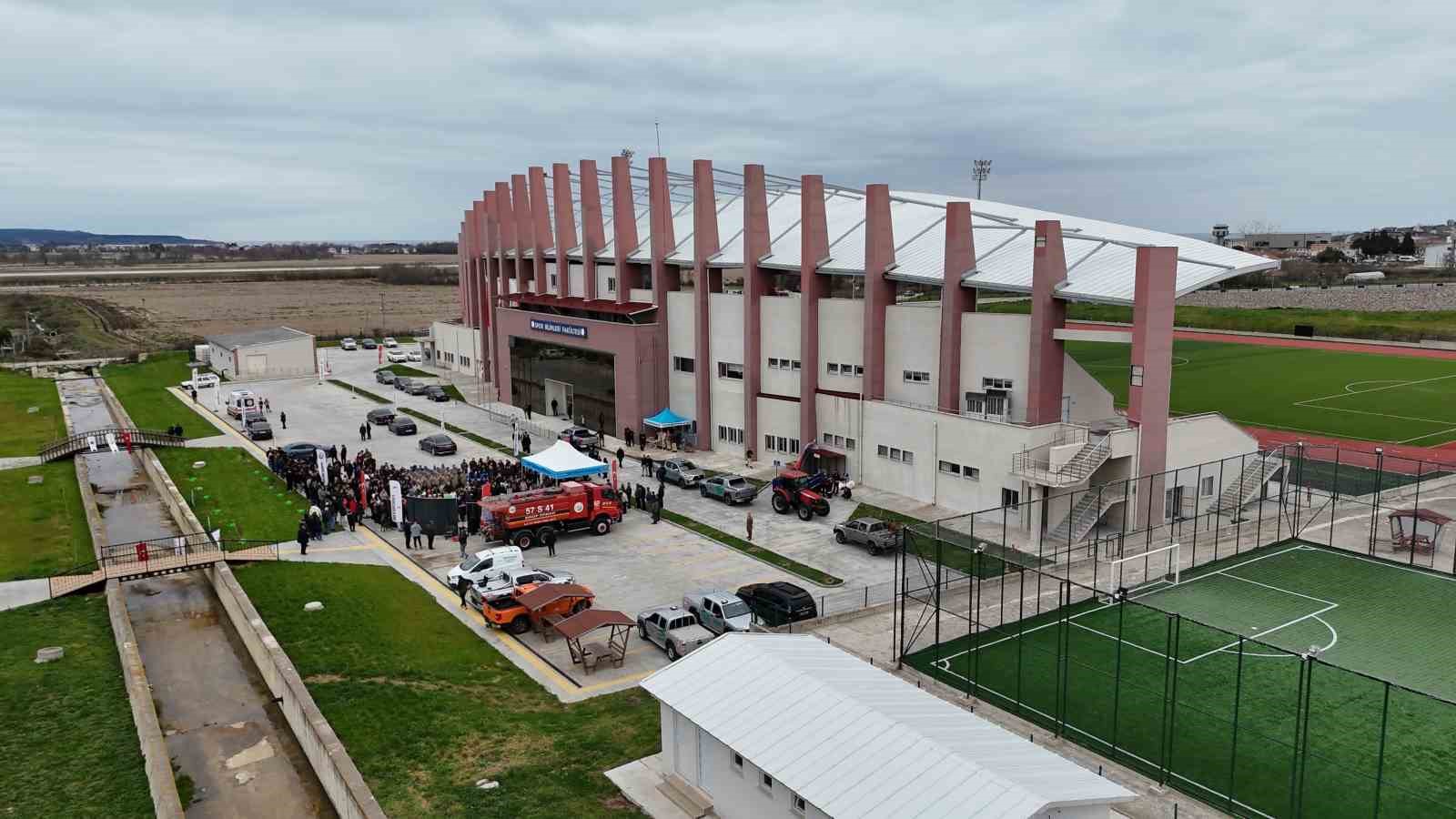 sinopta 5 bin 700 fidan toprakla bulustu 0