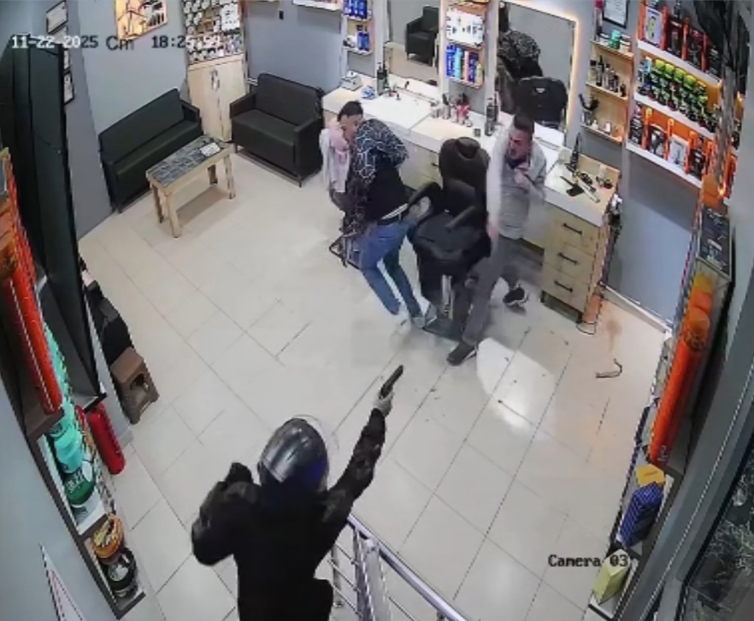 sinopta berber dukkanina silahli saldiri o anlar kamerada 2 Y5v5YA2T