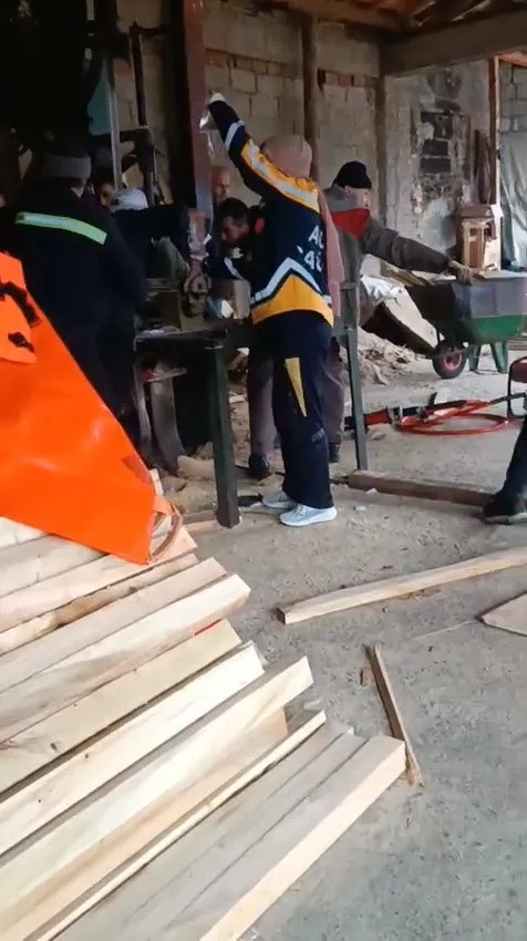 sinopta is kazasi elini hizar makinesine kaptirdi 2 MgPTXW5V