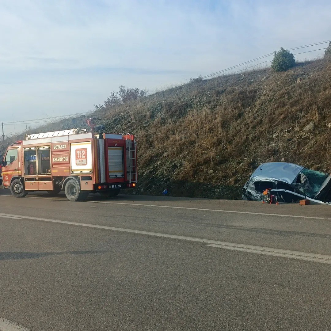 sinopta kontrolden cikan otomobil sarampole devrildi 5 yarali 1
