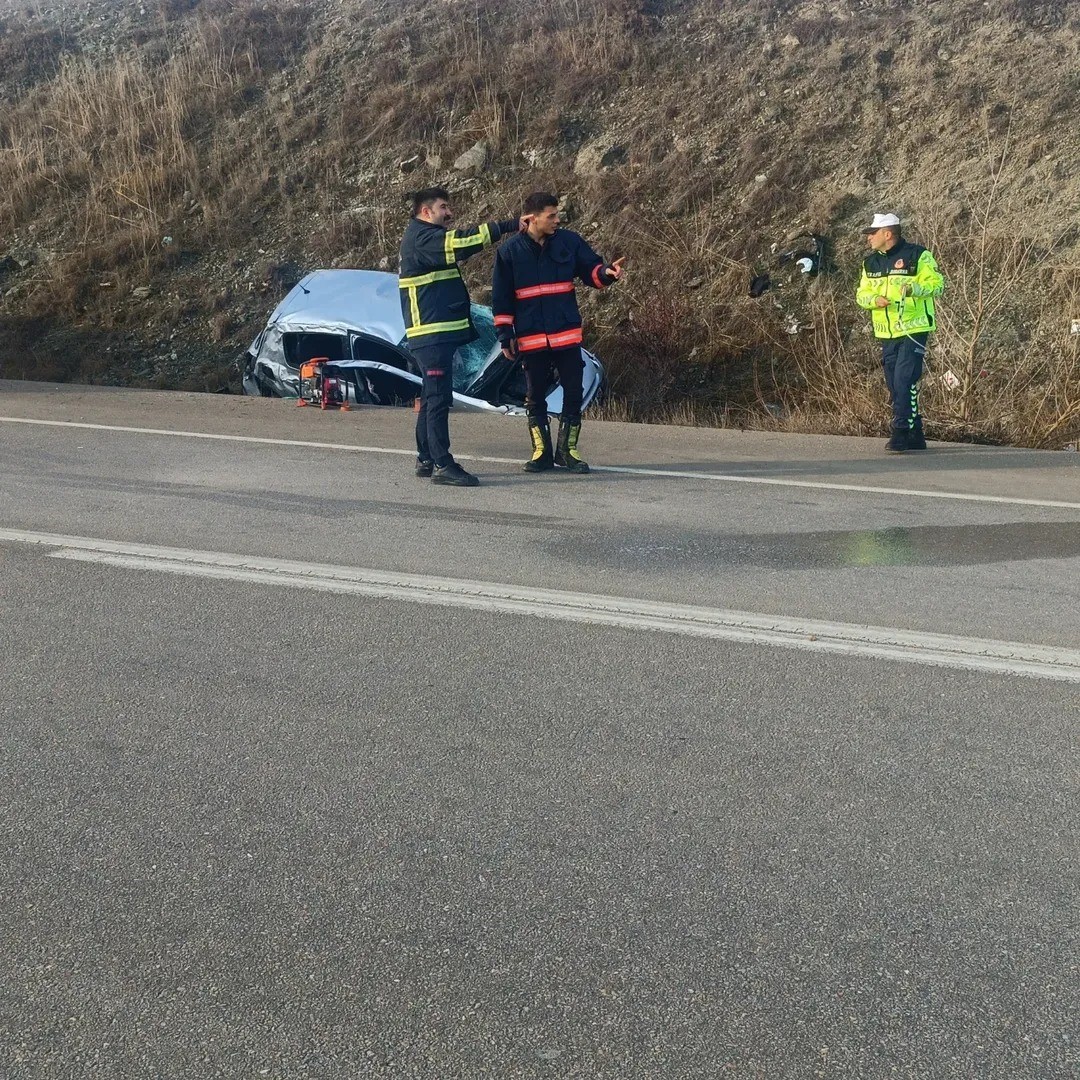sinopta kontrolden cikan otomobil sarampole devrildi 5 yarali 2 P9B1VnWI
