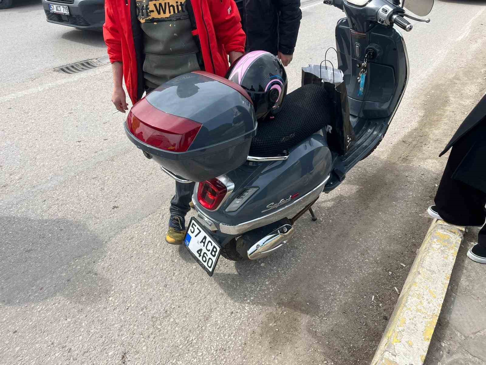 sinopta otomobil ile motosiklet carpisti 2 yarali 1 pSwWkGHQ
