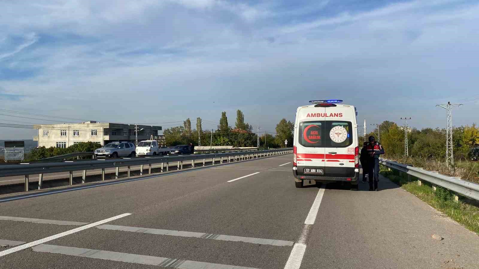 sinopta otomobil traktore arkadan carpti 2 yarali 2 nTN8qfkR