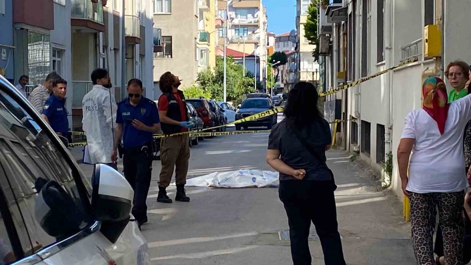 sinopta pencereden dusen alzheimer hastasi yasli adam hayatini kaybetti 4 ckGRmyP8