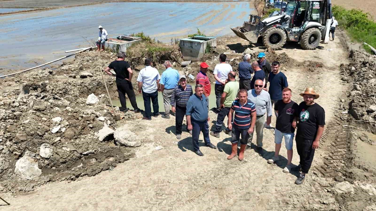 Sinop’ta sulama hattı patladı, çeltik üreticisi tepki gösterdi 9 sinopta sulama hatti patladi celtik ureticisi tepki gosterdi 5 IBmOu82F