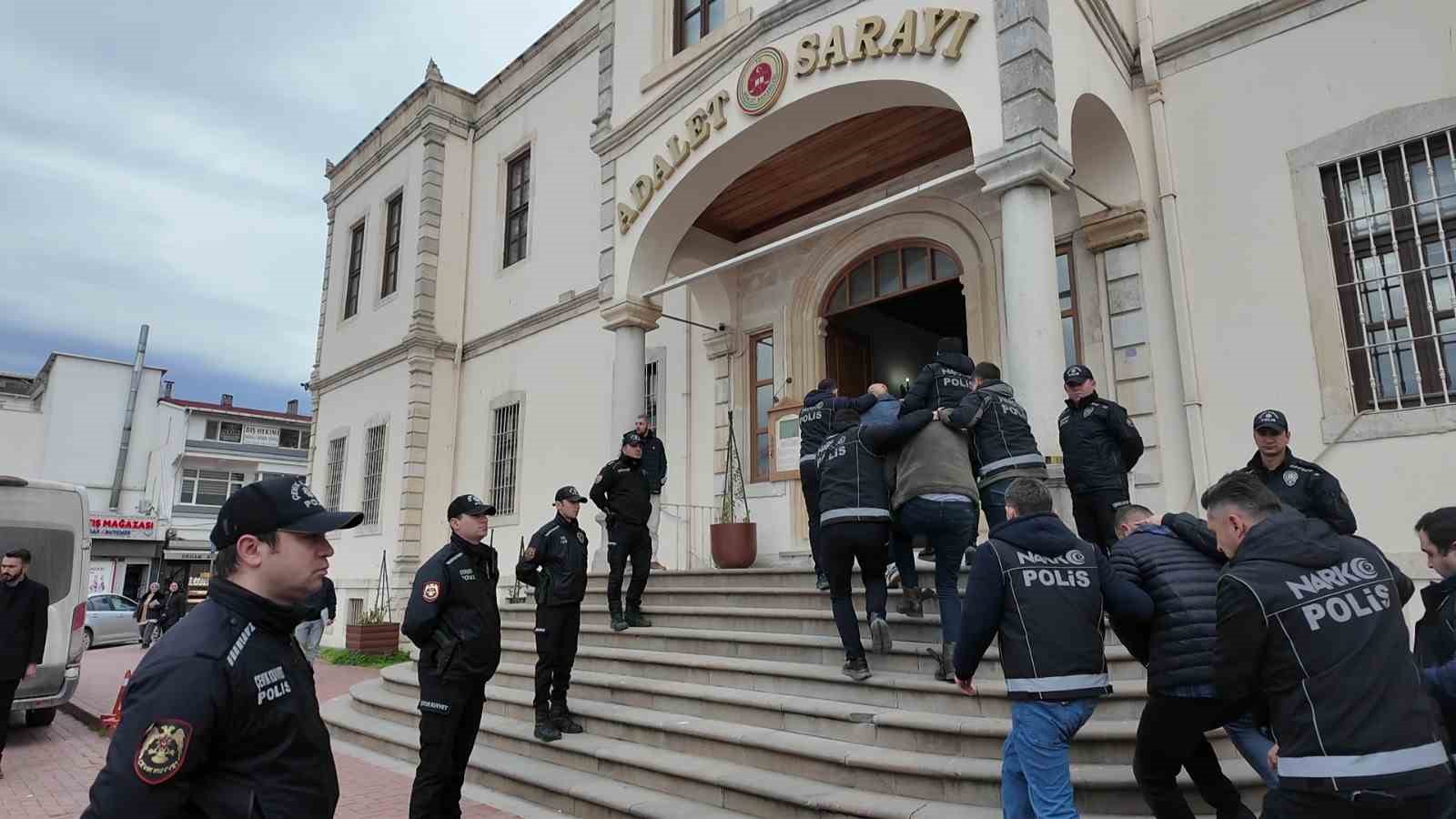 sinopta zehir tacirlerine agir darbe 10 tutuklama 0 sOz23vrX