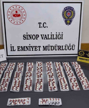 sinopta-zehir-tacirlerine-darbe-526-sentetik-ecza-ile-yakalanan-2-supheli-tutuklandi-EDFVRJlD.jpg