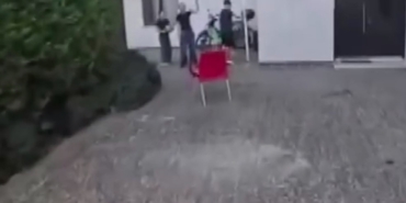 siparise-gitti-kahraman-oldu-catida-mahsur-kalan-cocugu-kurye-kurtardi-V42PQxID.jpg