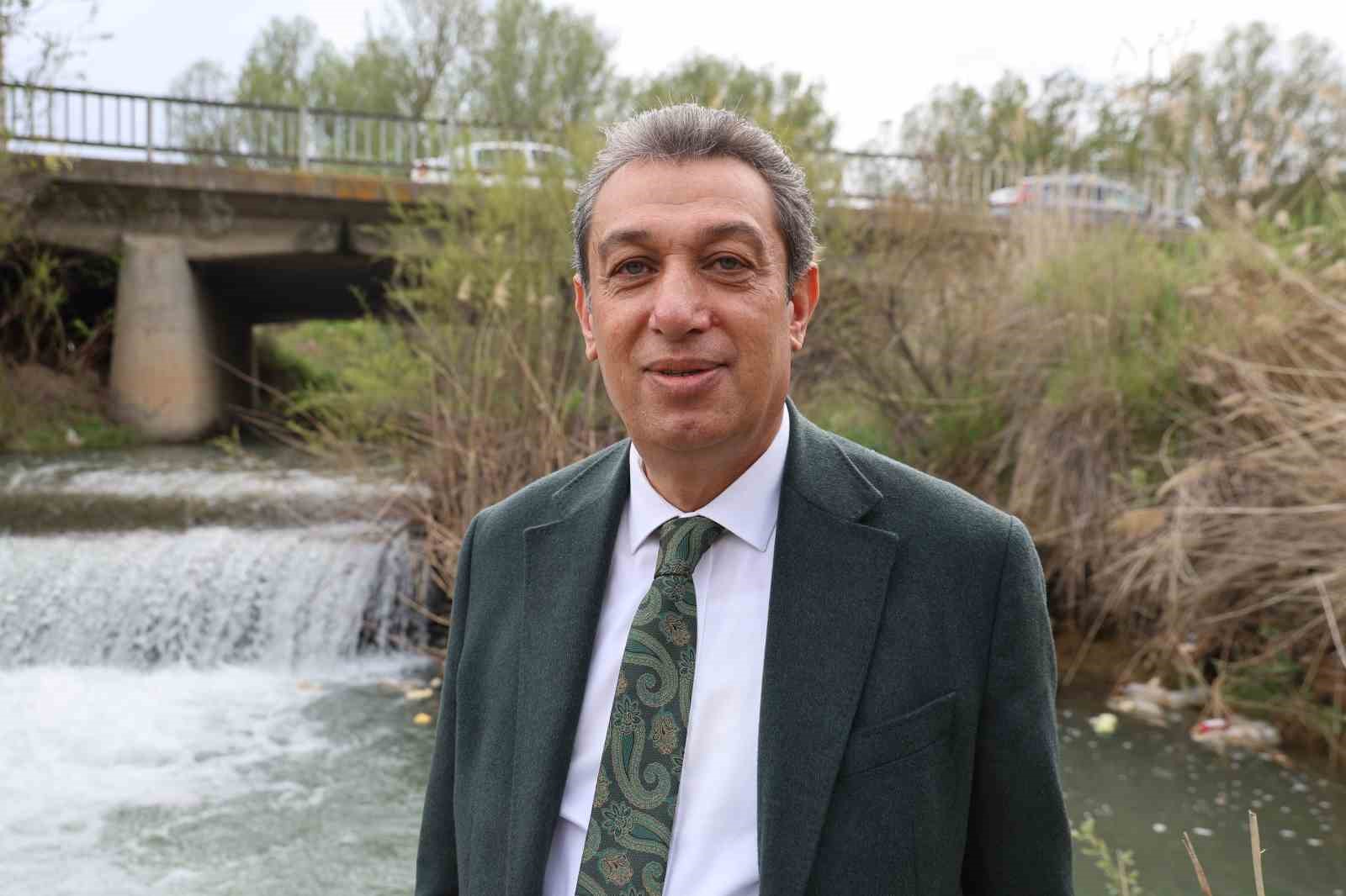siraz baliklarinin akintiya karsi gocu suruyor 6