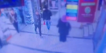 sirkecide-isten-cikartilan-sahsin-silahla-isyerine-ates-actigi-anlarin-yeni-goruntuleri-ortaya-cikti-RW1Br9ck.jpg