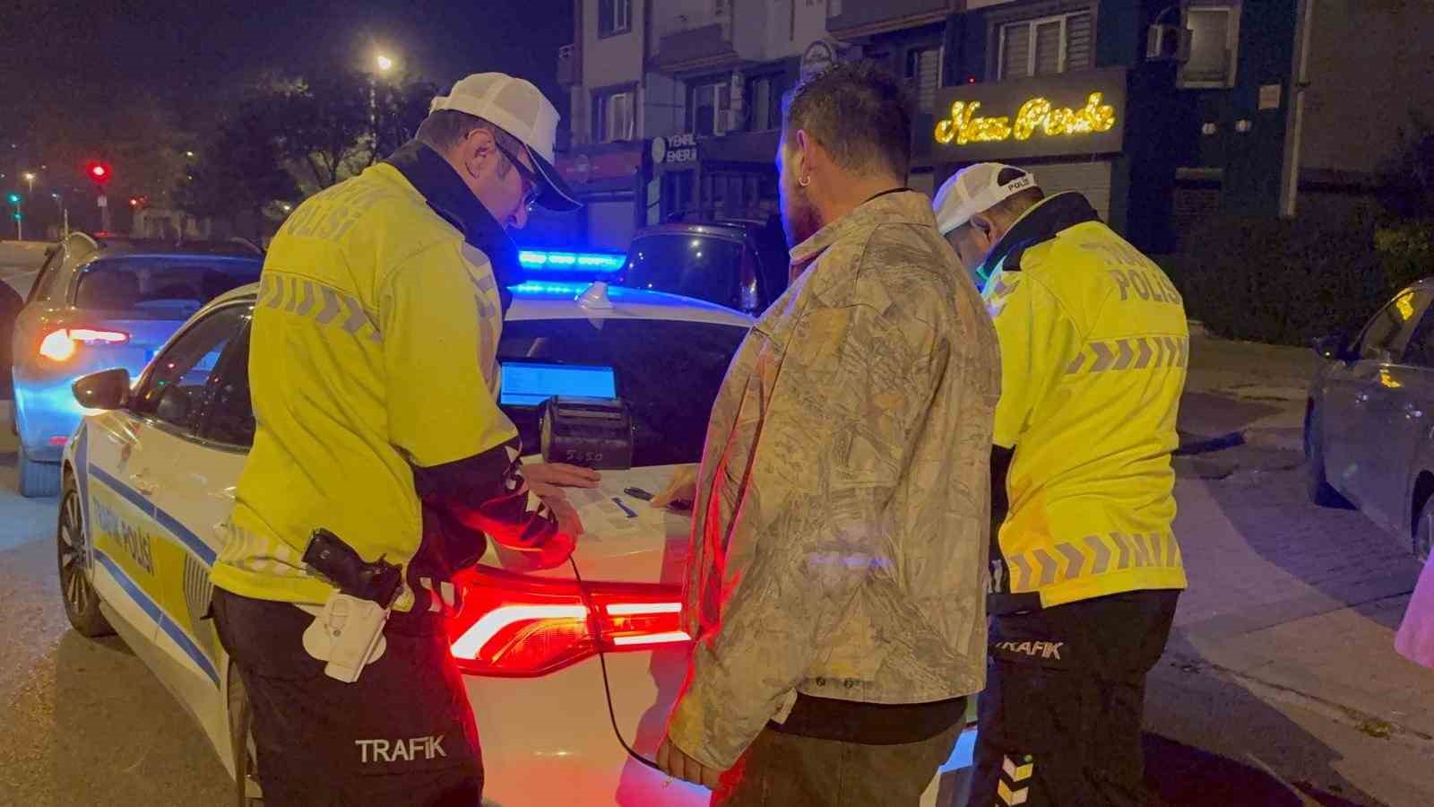 sirket araciyla alkollu yakalanan sahis sucu poliste buldu 2 UbURb9ba