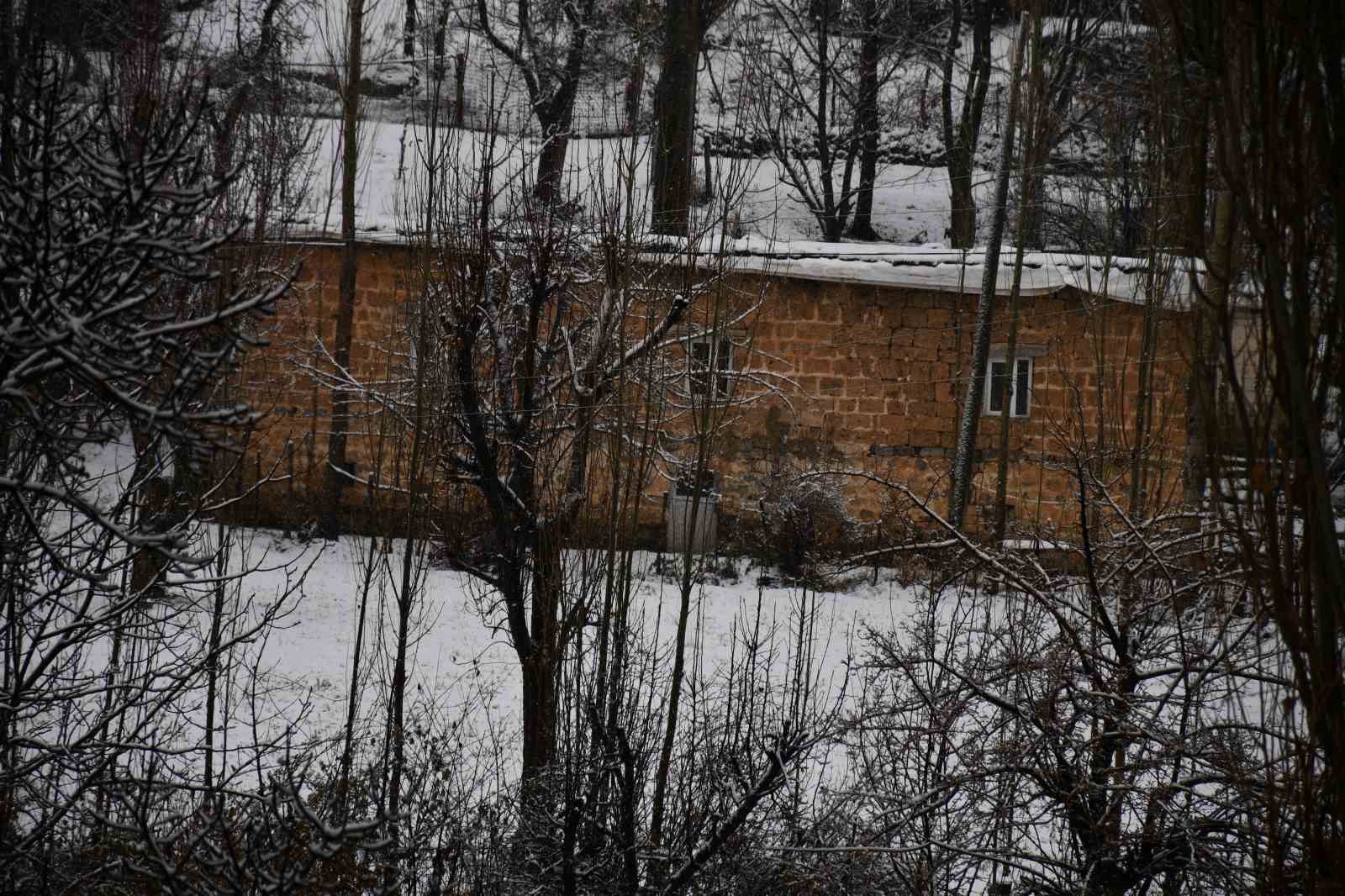 sirnak beyaza burundu kar kalinligi 1 metreyi gecti 3 dfsKQakZ