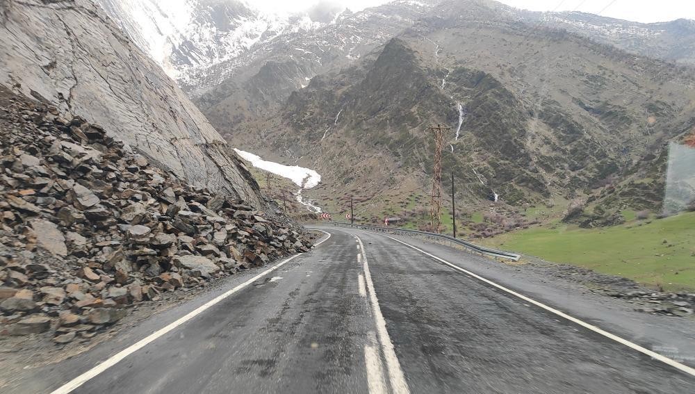 sirnak beytussebap yolundaki heyelan nedeniyle trafik akisi durdu 1 S11YTJnd