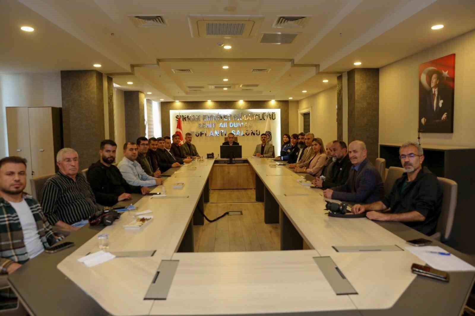 Şırnak Emniyet Müdürü Sazak, "Asayiş olayları ile anılmayacak, en huzurlu şehir olacağız" 4 sirnak emniyet muduru sazak asayis olaylari ile anilmayacak en huzurlu sehir olacagiz 0 19Wg8Zkf