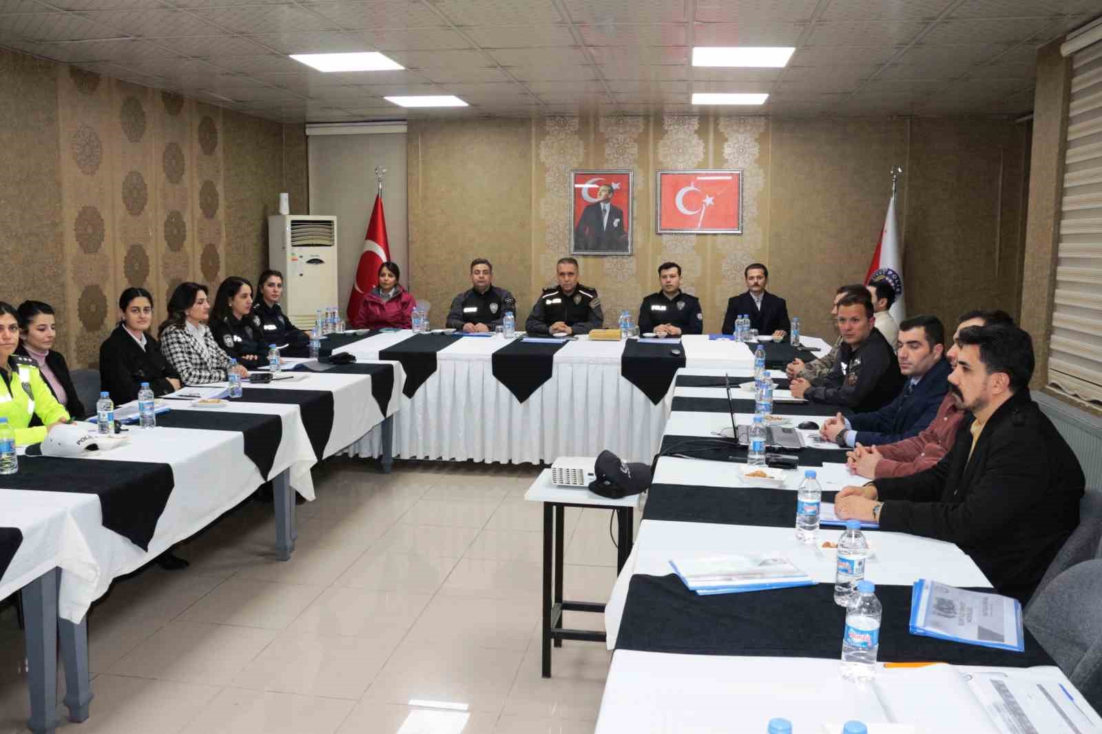 sirnak emniyet muduru sazak vatandasin huzuru icin gorev basindayiz 3 1LDqXcne