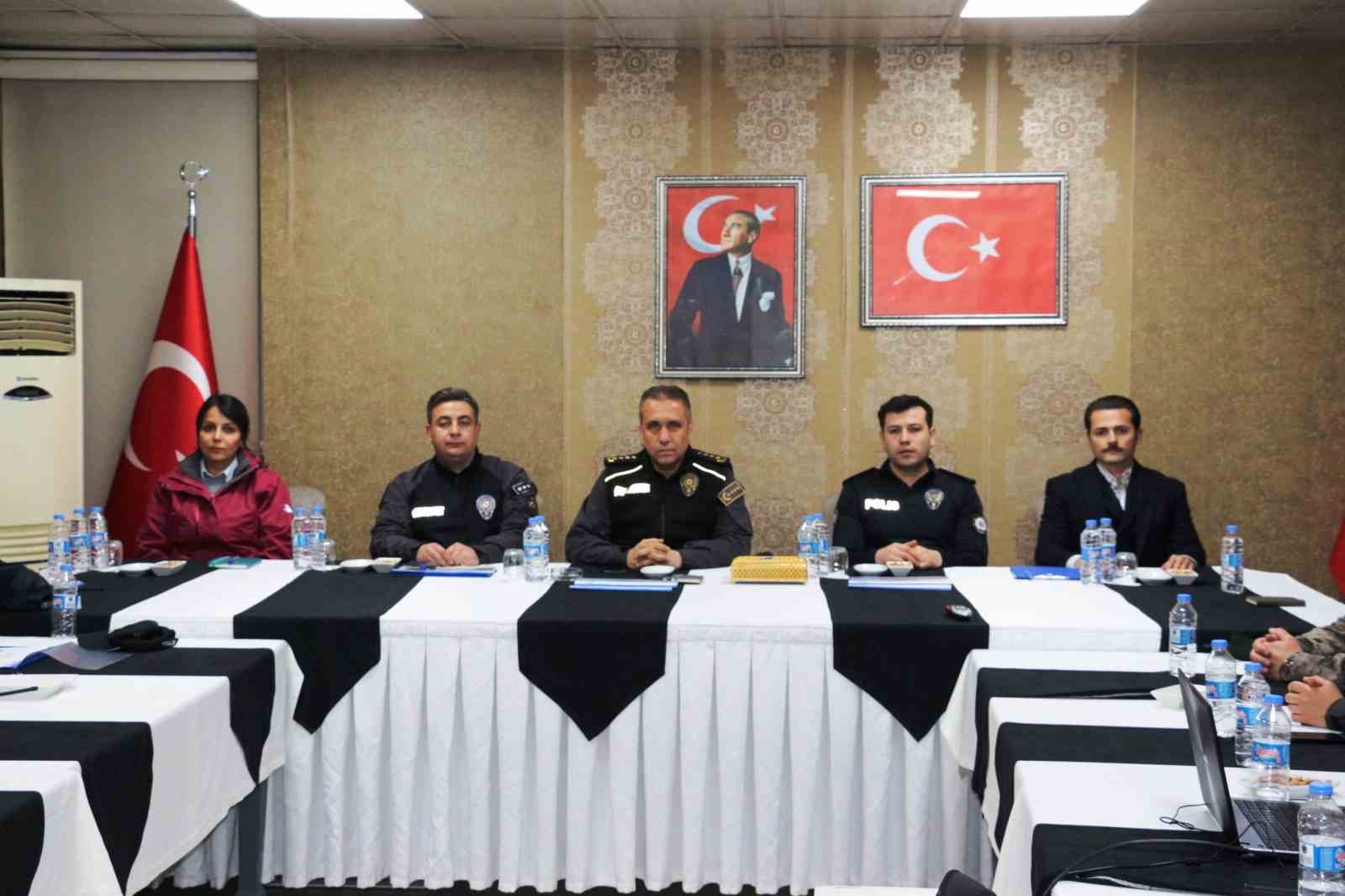 sirnak emniyet muduru sazak vatandasin huzuru icin gorev basindayiz 4 52Z6KHal