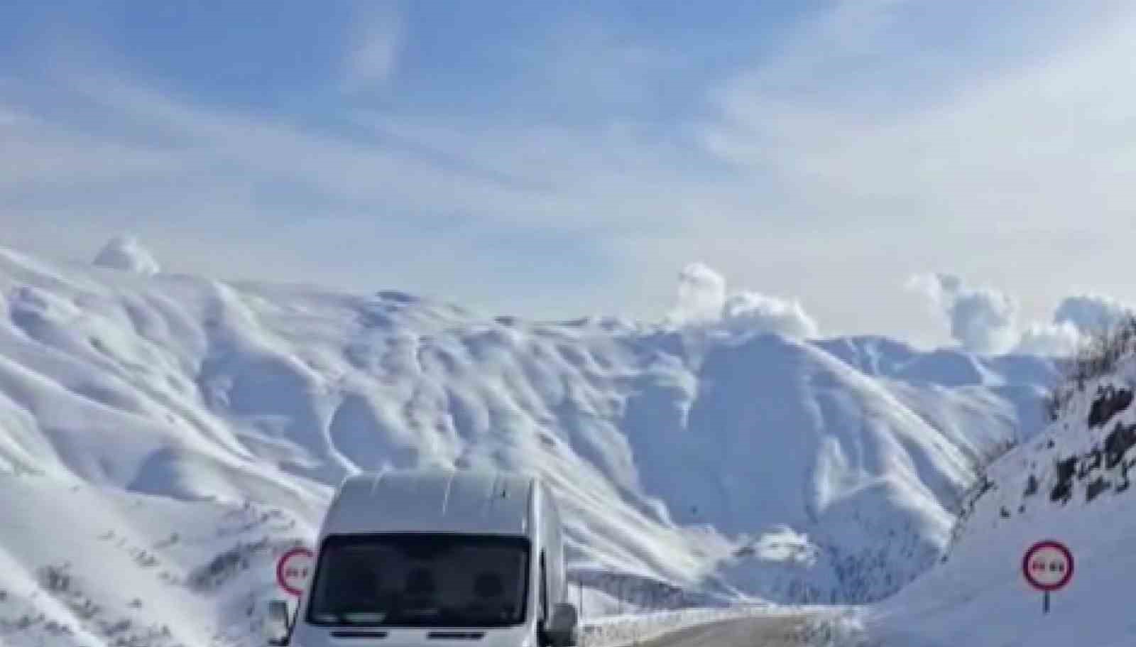 sirnak hakkari kara yolu cig nedeniyle ulasima kapandi 1 X7eDPgNm
