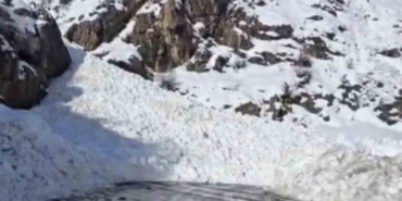 sirnak-hakkari-kara-yolu-cig-nedeniyle-ulasima-kapandi-sLS3Q1LC.jpg
