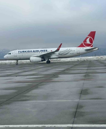sirnak-havalimanina-3-gun-sonra-ilk-ucak-indi-6wiKuRKB.jpg
