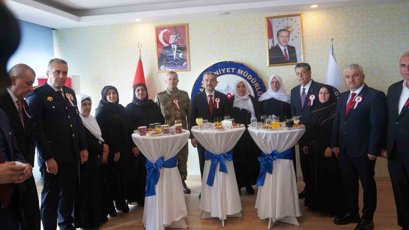 Şırnak Valisi Ekici: ’’Biz uyumuyoruz, Şırnak huzurla uyuyor" 11 sirnak valisi ekici biz uyumuyoruz sirnak huzurla uyuyor 7 34F2lPtY