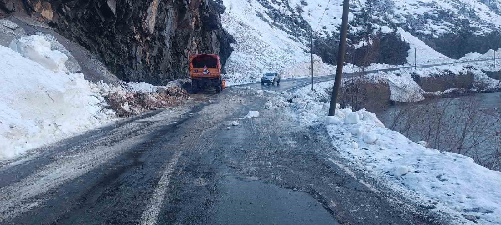 sirnak yoluna cig dustu karla kapli yollar acildi 2
