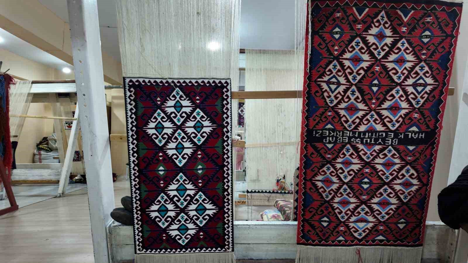 Şırnaklı kadınların ilmek ilmek işlediği halılar, 3 ayda tamamlanıyor 7 sirnakli kadinlarin ilmek ilmek isledigi halilar 3 ayda tamamlaniyor 3 QIJInS8A