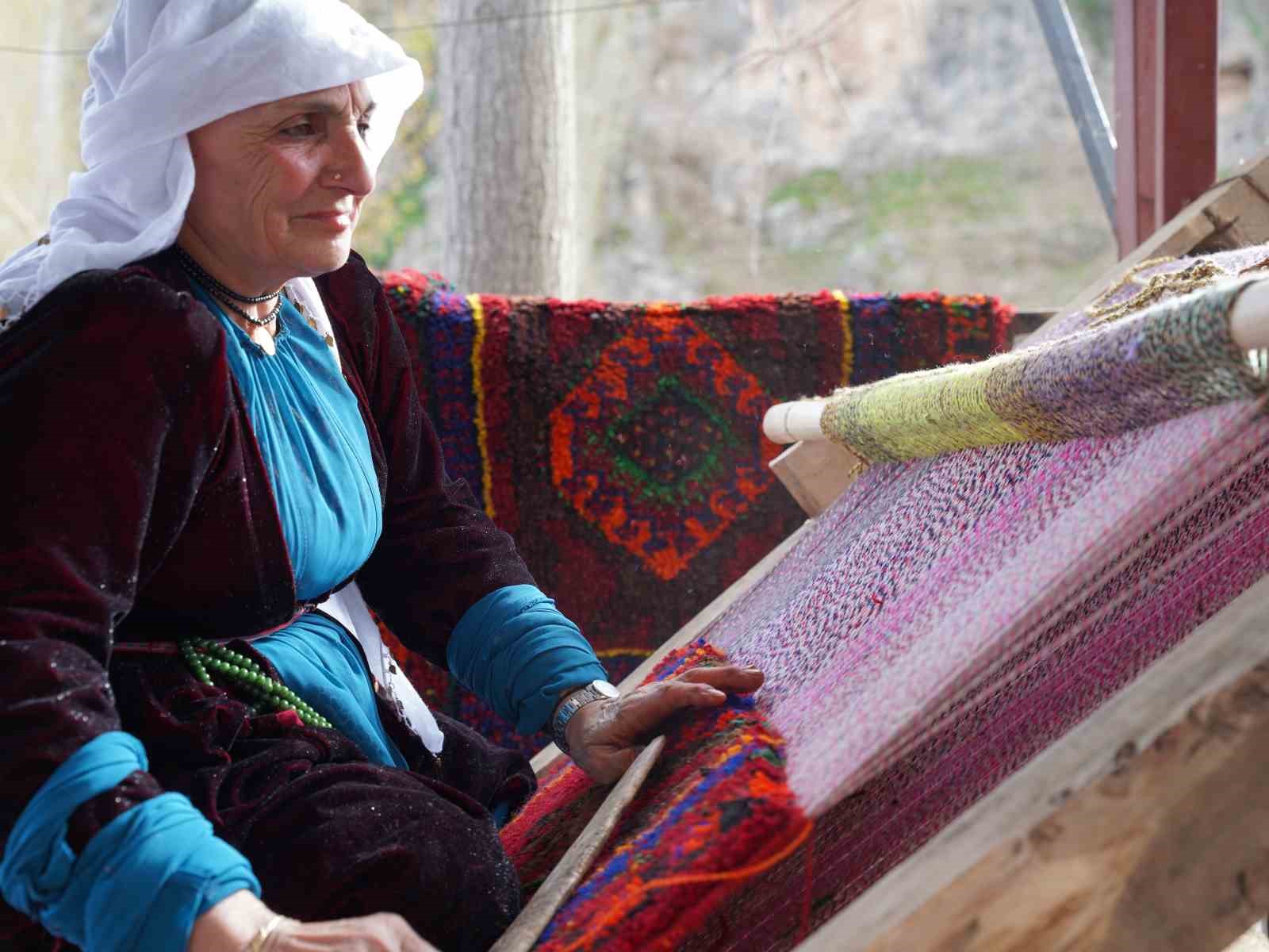 sirnakli kadinlarin ilmek ilmek isledigi seccadeler 20 bin liradan satiliyor 1 GOCew4FL