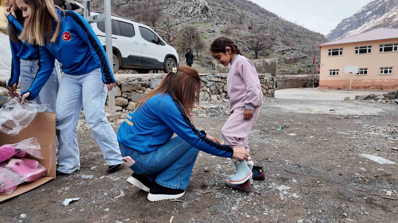 sirnakli koy cocuklarina anlamli hediye 3 1T9vVOLA