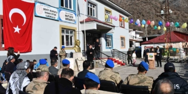 sirnakli-ogrenciler-koyde-kitap-yazip-imza-gunu-etkinligi-duzenledi-S8rg3MzM.jpg