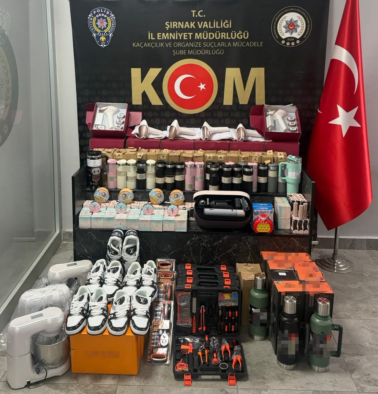 Şırnak’ta 1 milyon 950 bin liralık kaçak ürün ve uyuşturucu ele geçirildi: 6 tutuklama 5 sirnakta 1 milyon 950 bin liralik kacak urun ve uyusturucu ele gecirildi 6 tutuklama