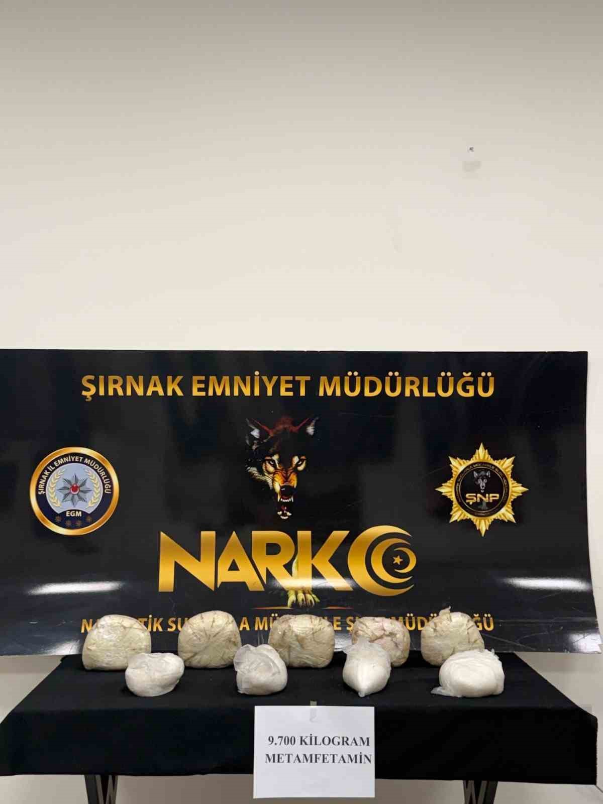 Şırnak’ta 1 milyon 950 bin liralık kaçak ürün ve uyuşturucu ele geçirildi: 6 tutuklama 4 sirnakta 1 milyon 950 bin liralik kacak urun ve uyusturucu ele gecirildi 6 tutuklama PESGa6Af