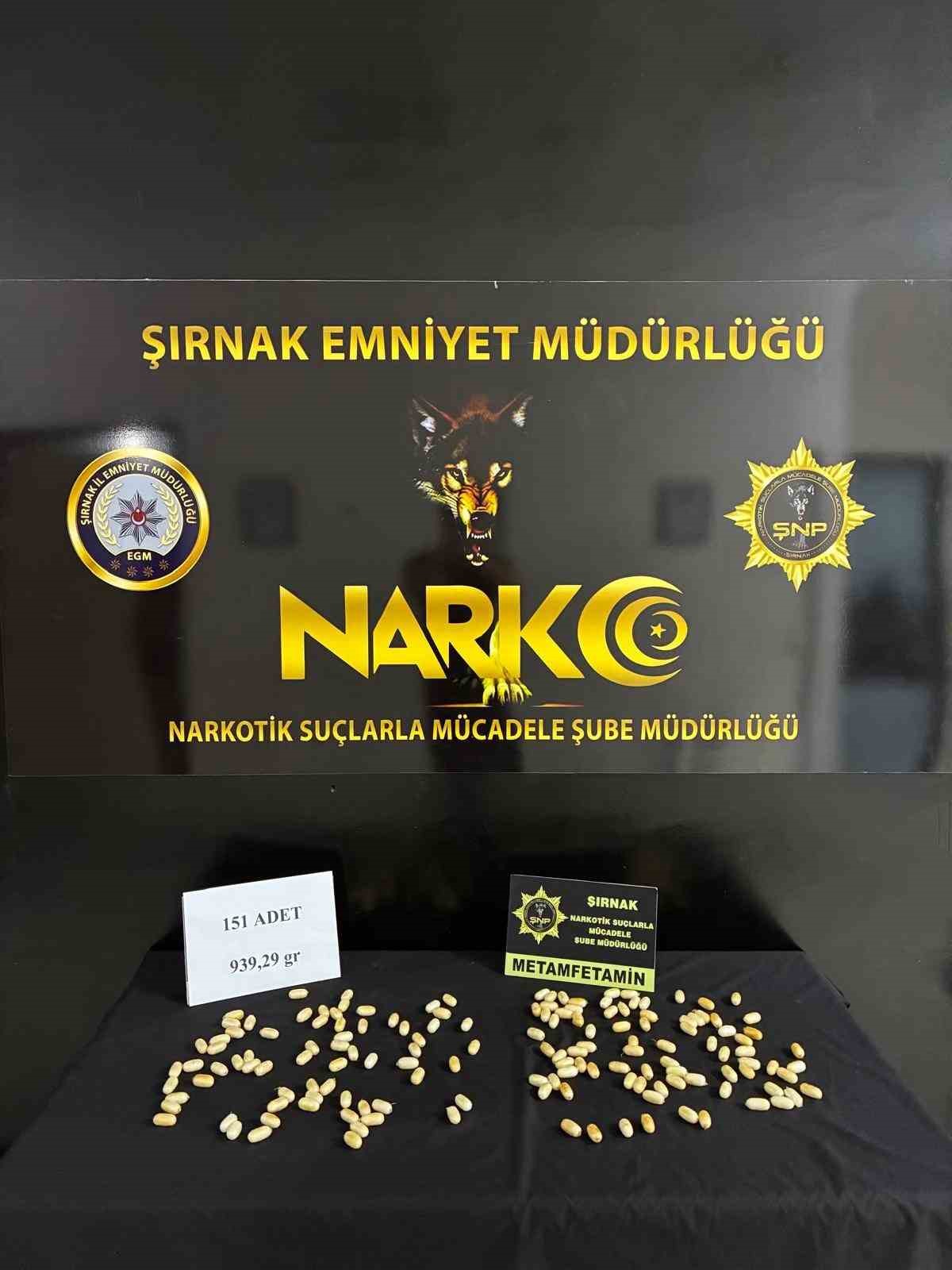 Şırnak’ta 1 milyon 950 bin liralık kaçak ürün ve uyuşturucu ele geçirildi: 6 tutuklama 7 sirnakta 1 milyon 950 bin liralik kacak urun ve uyusturucu ele gecirildi 6 tutuklama pcsEDiHP