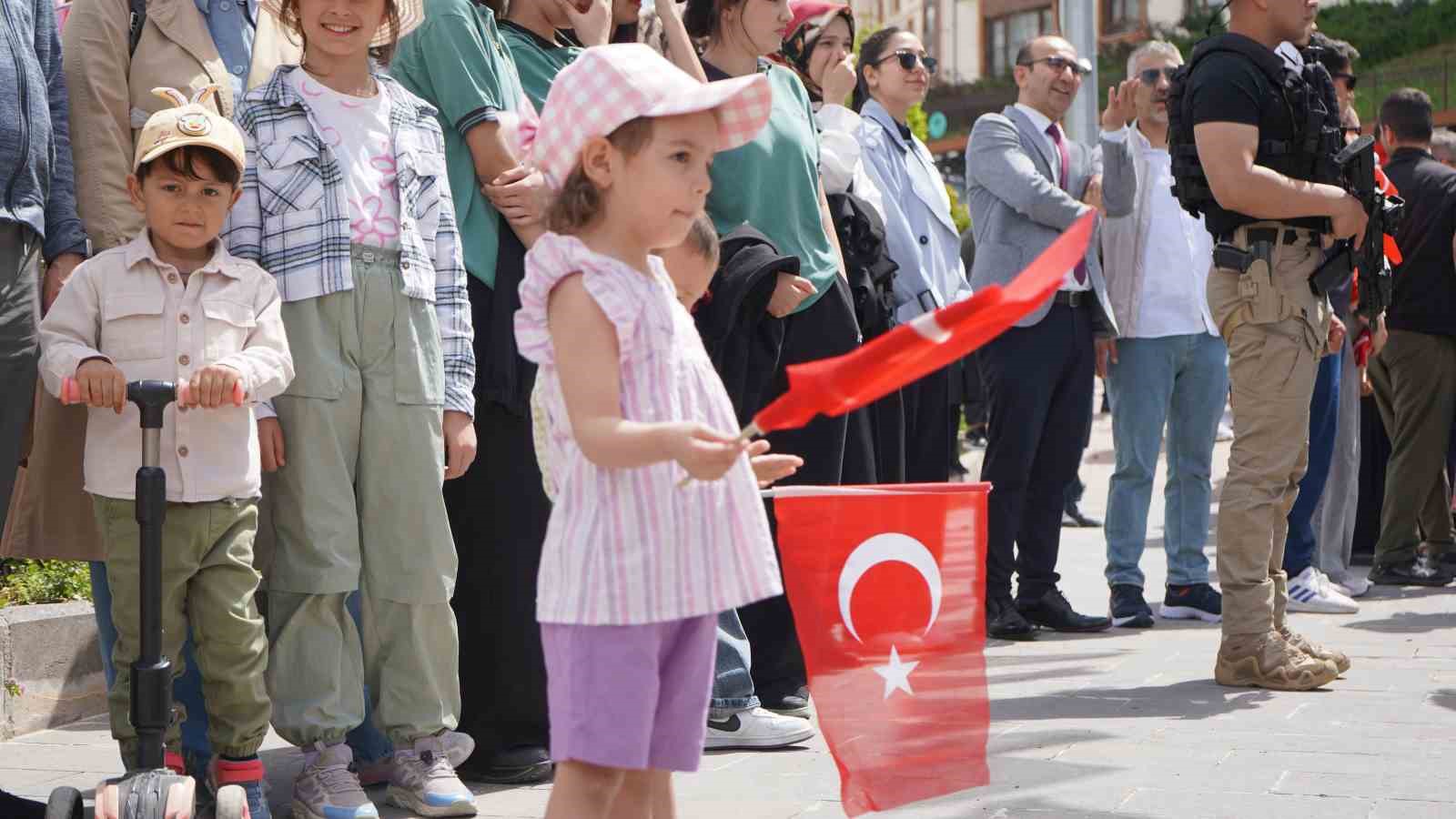 sirnakta 115 metrelik turk bayragini dalgalandirarak yuruduler 5 pRINT1vi