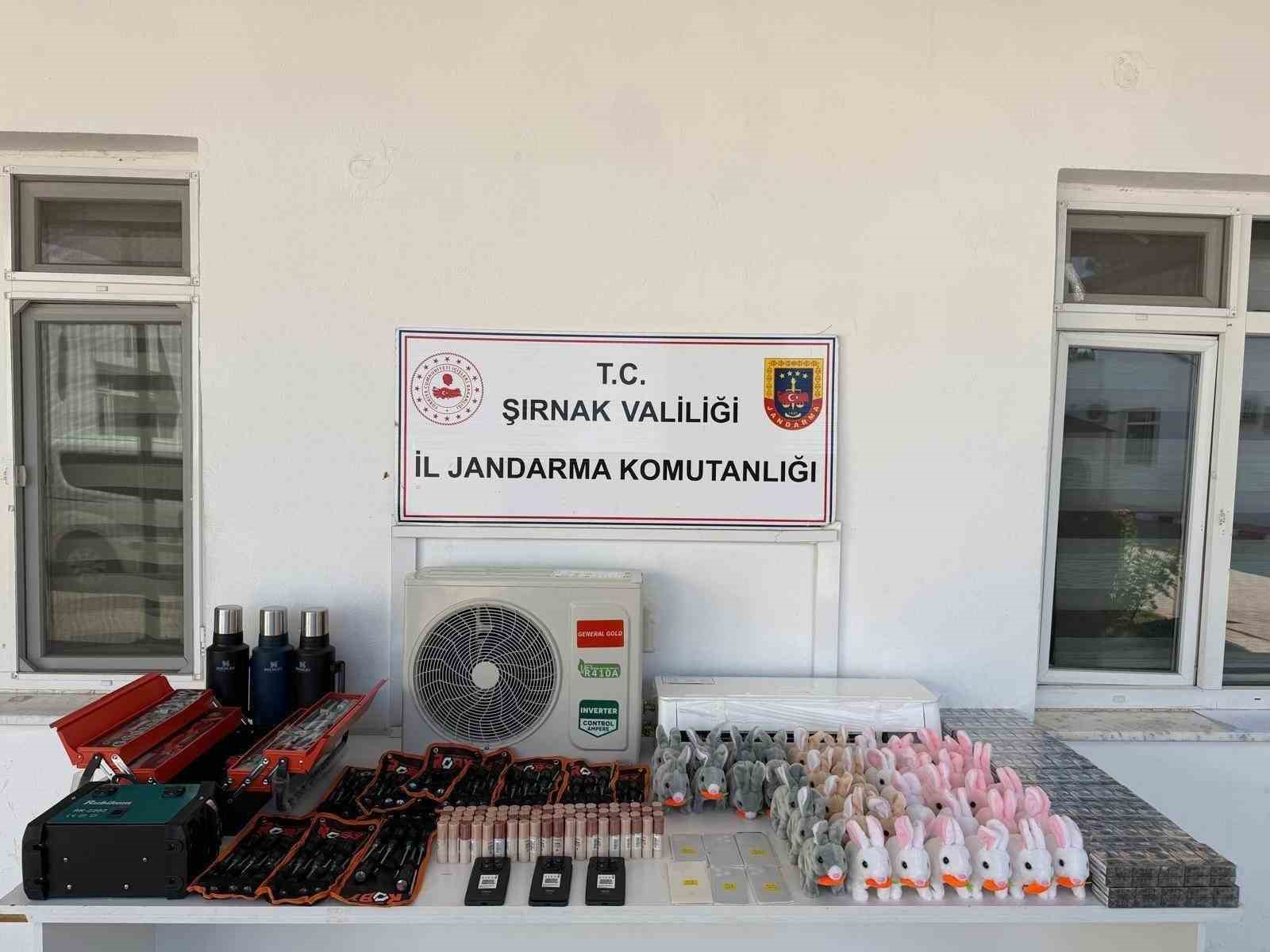 Şırnak’ta 16,7 milyon liralık uyuşturucu ve gümrük kaçağı malzeme ele geçirildi 4 sirnakta 167 milyon liralik uyusturucu ve gumruk kacagi malzeme ele gecirildi 0