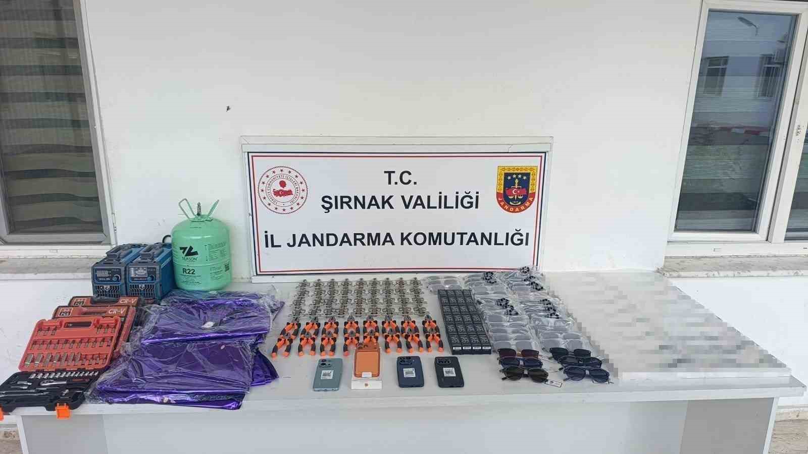Şırnak’ta 16,7 milyon liralık uyuşturucu ve gümrük kaçağı malzeme ele geçirildi 6 sirnakta 167 milyon liralik uyusturucu ve gumruk kacagi malzeme ele gecirildi 2 ARvygPle